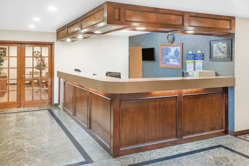 Days Inn & Suites By Wyndham Brinkley 5/14