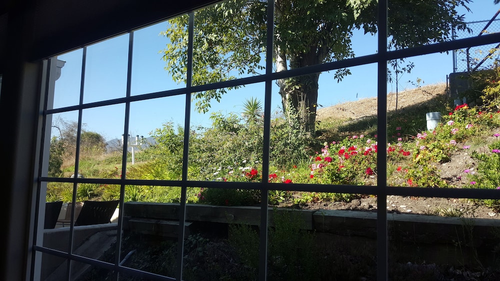 Malibu Country Inn 19/50