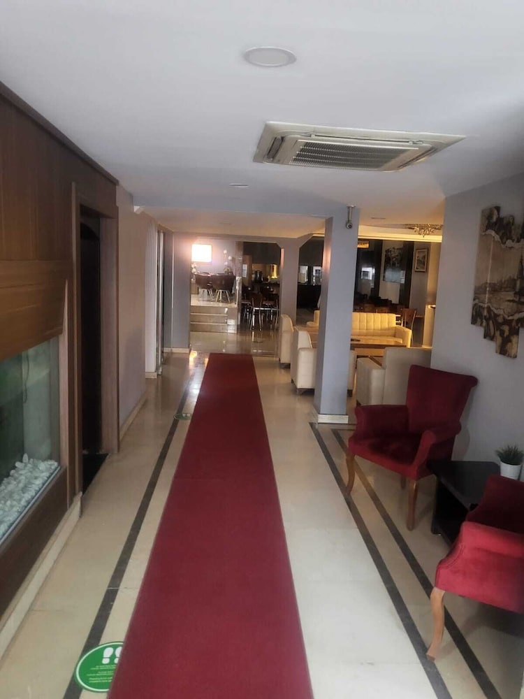 Lal Hotel 22/35