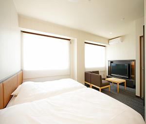 Semi Room, Twin Beds, 1 Double and 1 Semi Double Bed, Lake View