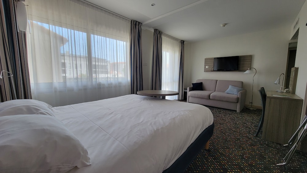 IBIS STYLES SAINT GILLES CROIX DE VIE 25/77