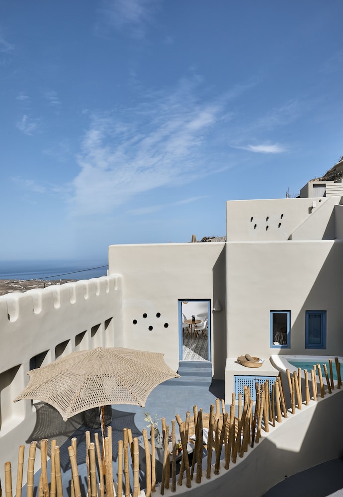 Luna Santorini Suites 46/50