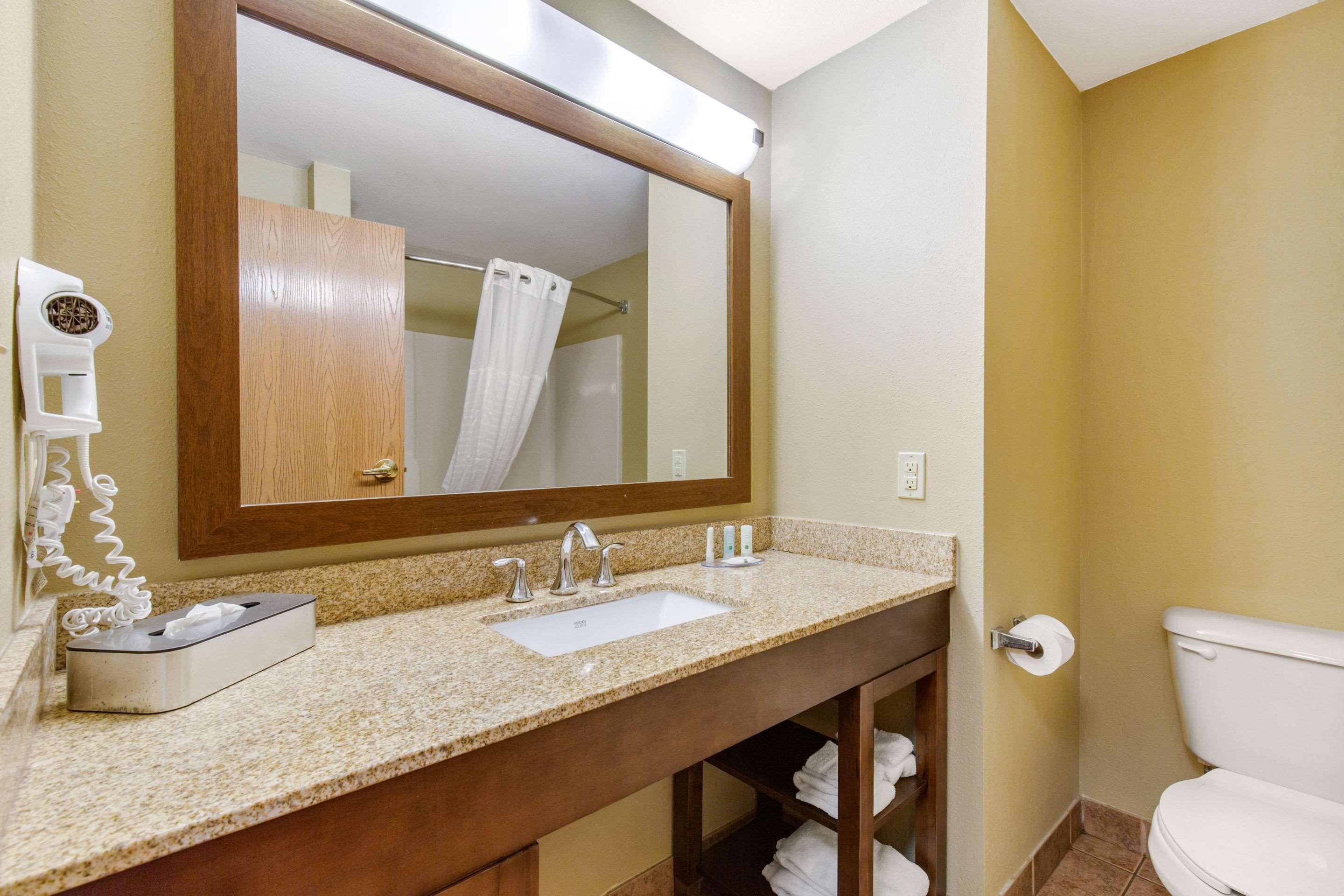جناح، Quality Inn & Suites Georgetown - Seaford 5/6