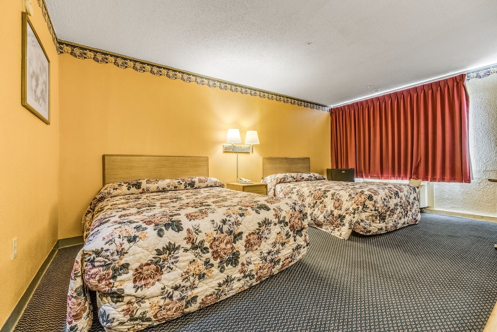 room, 2 double beds, smoking