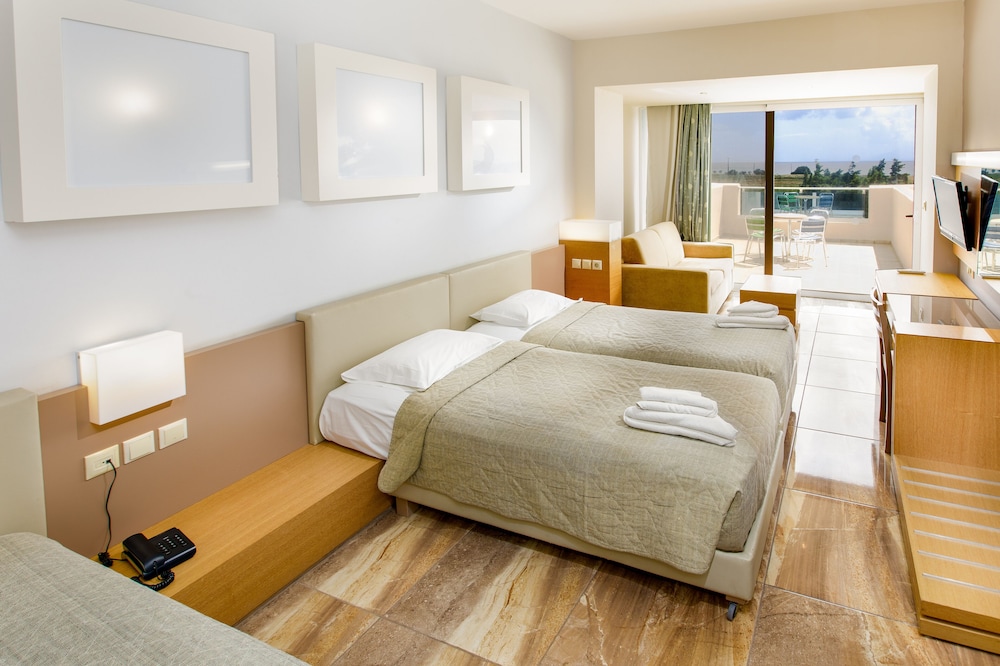 Sovereign Beach Hotel 12/50