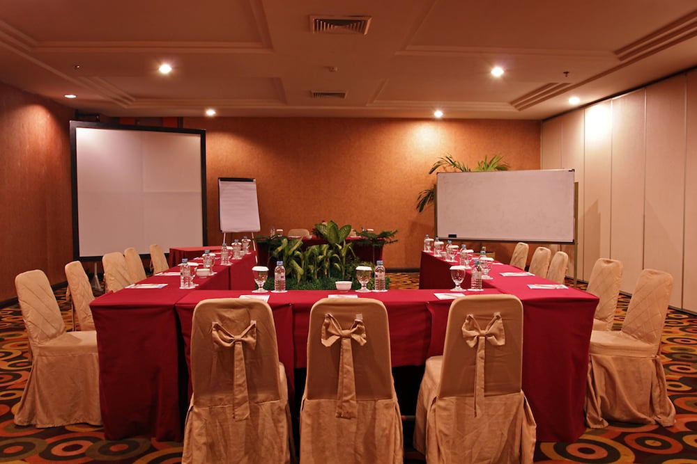 Grand Elite Hotel Pekanbaru 27/32