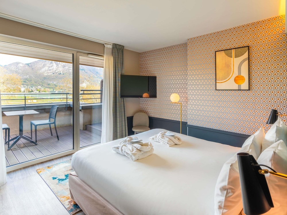 DELUXE, DOUBLE BED, LAKE SIDE, TERRACE