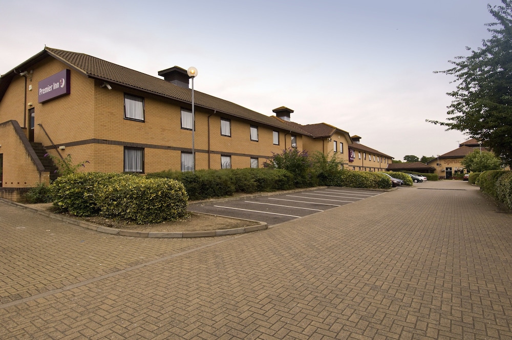 Premier Inn Basingstoke West (Churchill Way) hotel 35/37