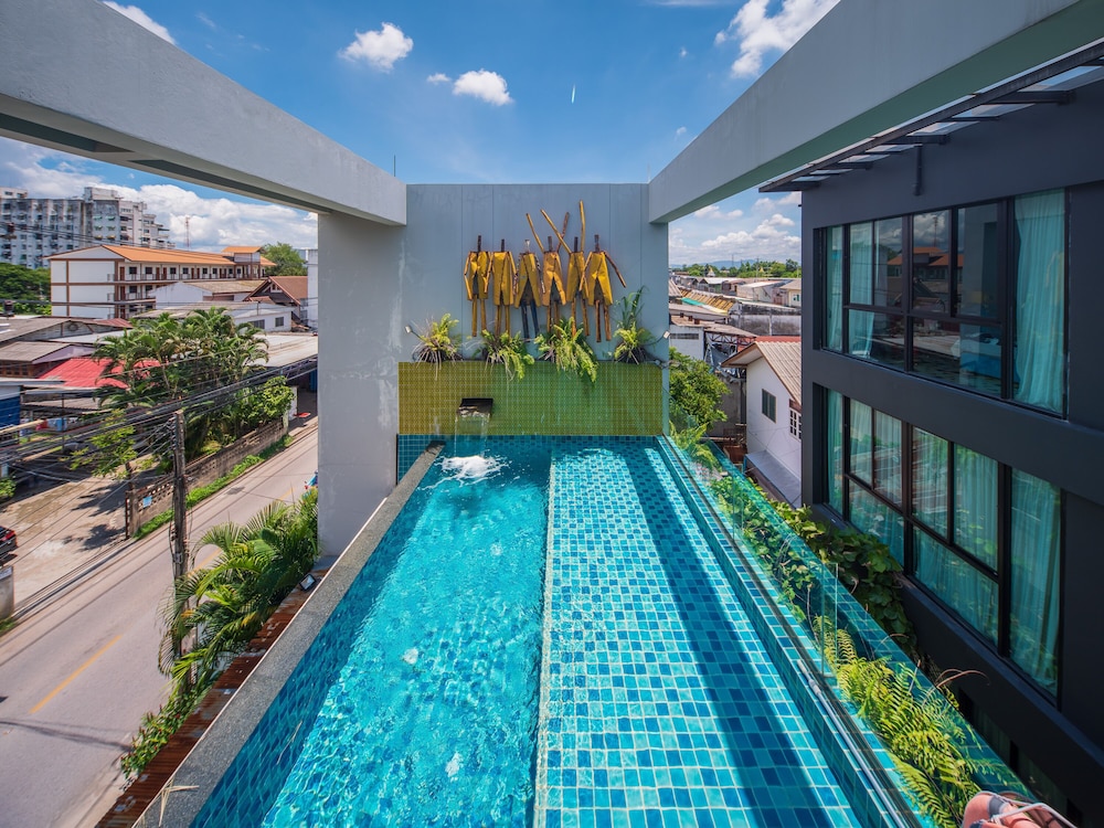 River Art Hotel 68/73