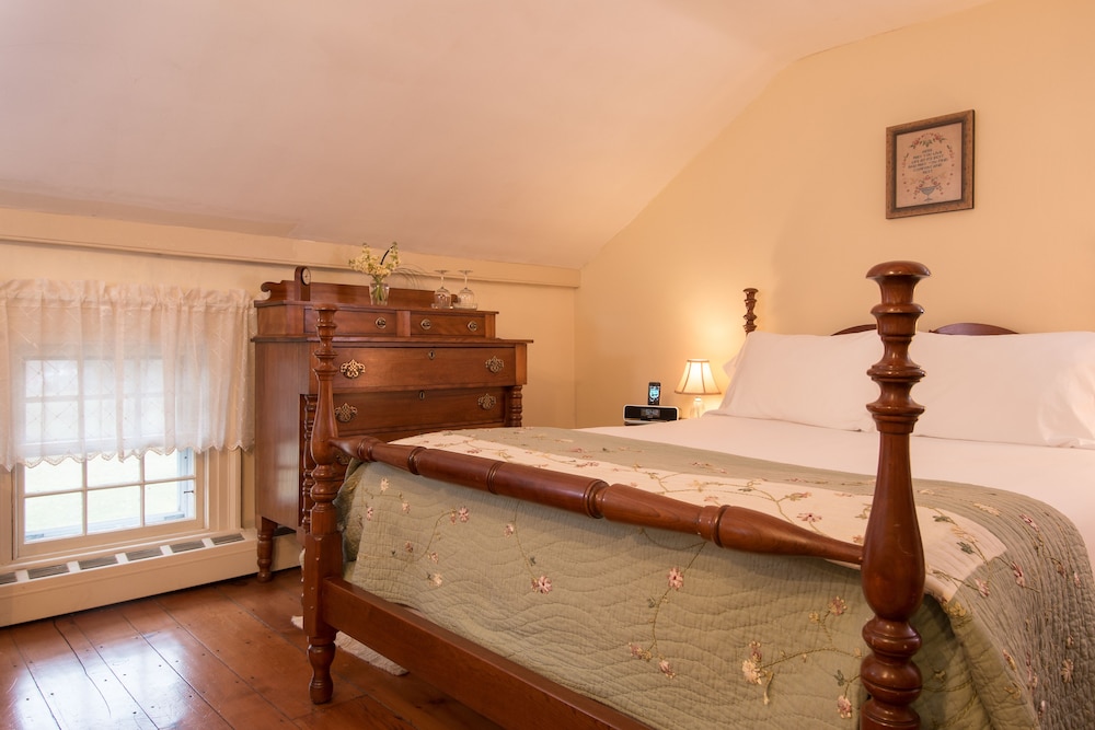 Caldwell House Bed &amp; Breakfast 12/50