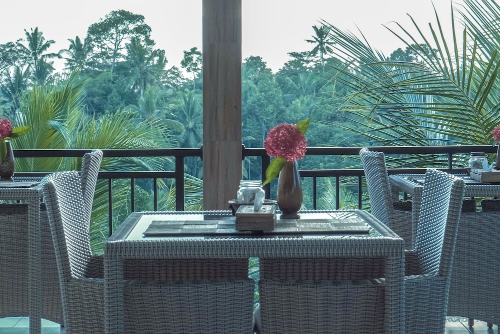 Adi Bisma Inn 27/31