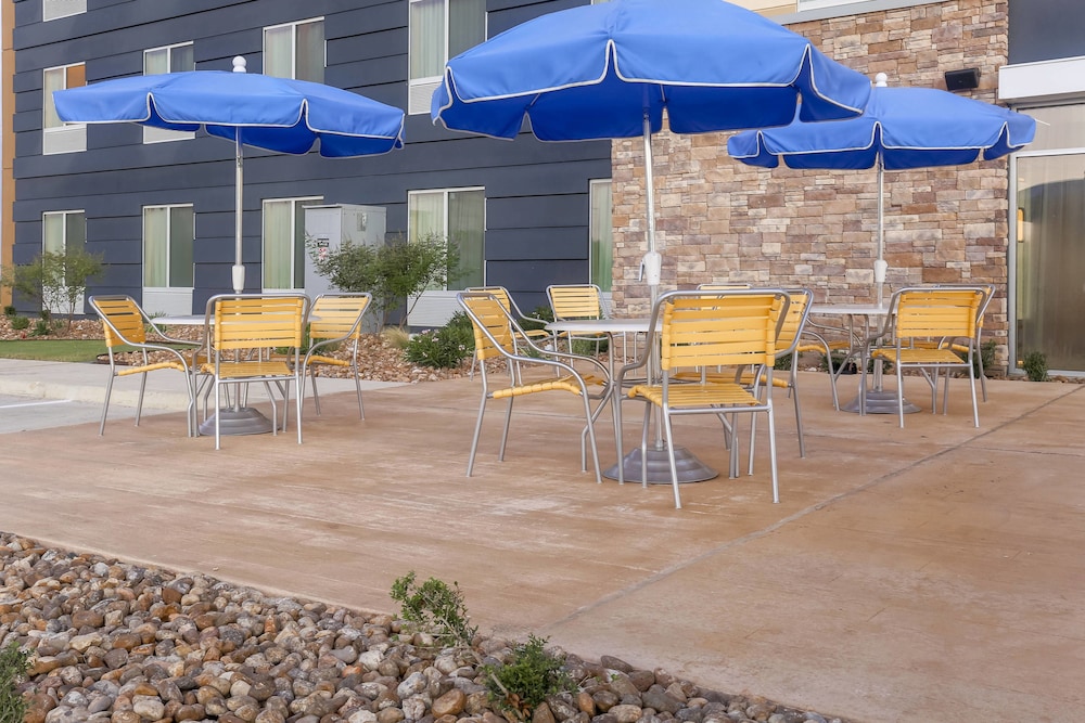 Fairfield Inn Suites Pleasanton 17/32