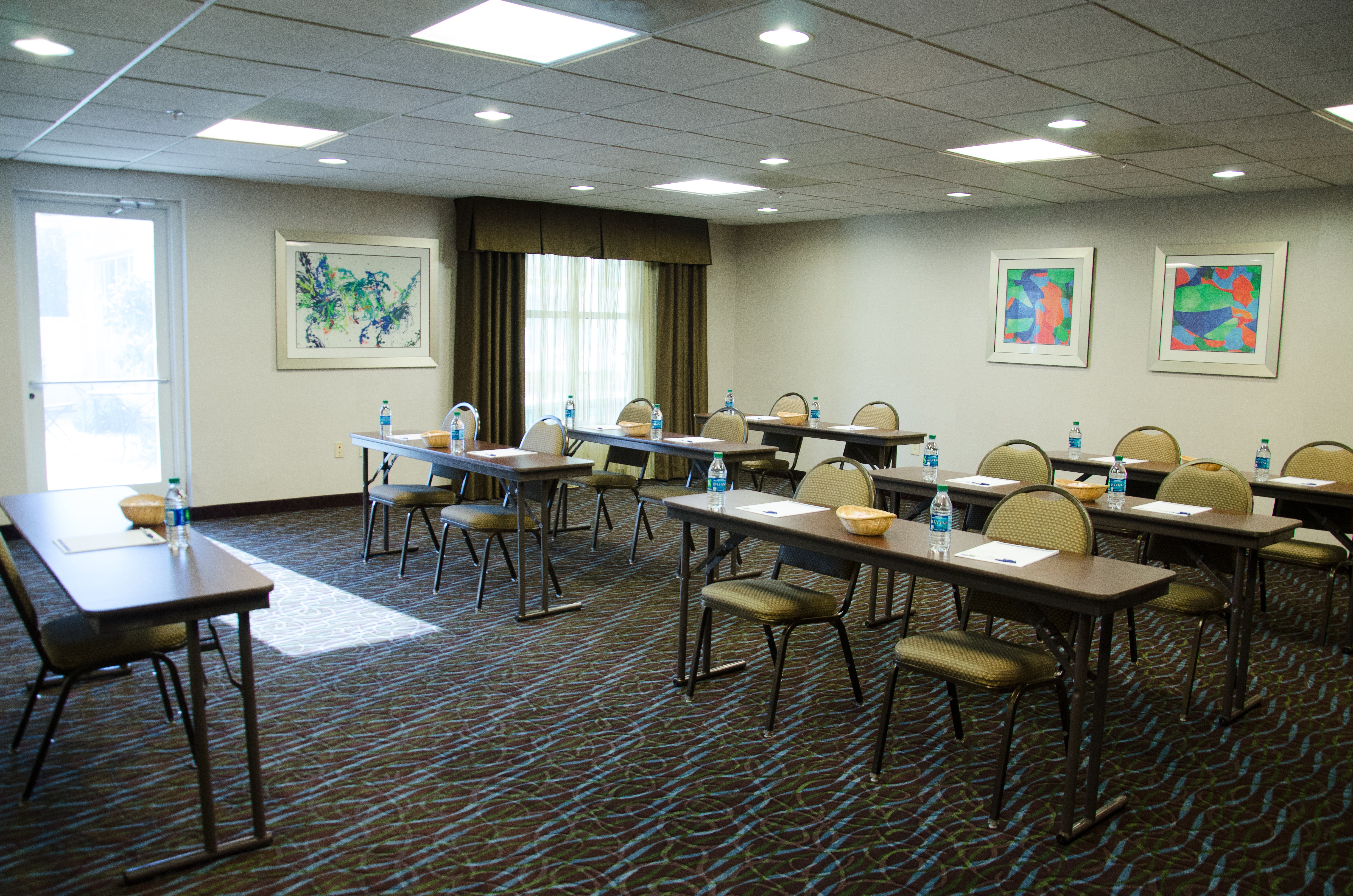 Holiday Inn Express Hotel Suites Concord 50/57