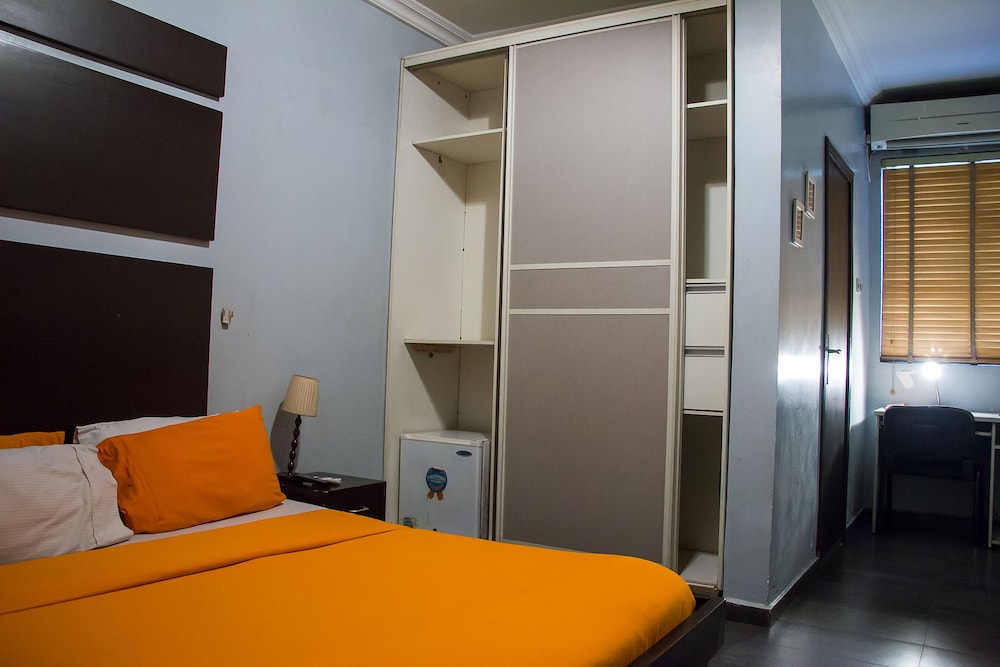 EXECUTIVE, SUITE, QUEEN BED
