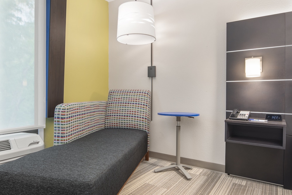 Holiday Inn Express Hotel Suites Hardeeville Hilton Head 20/68