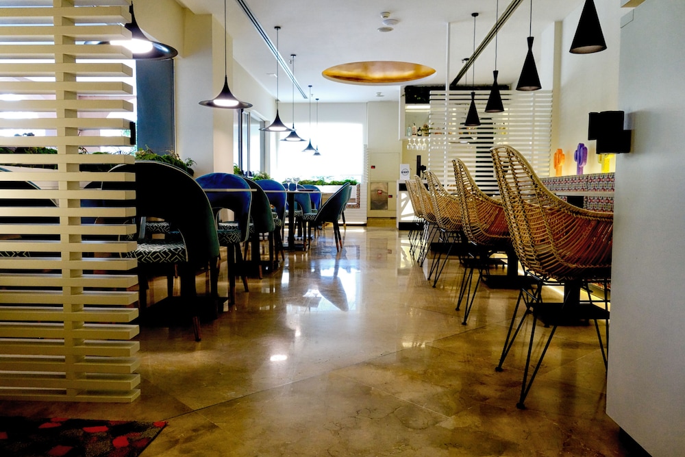 Hotel Vertice Sevilla 57/67