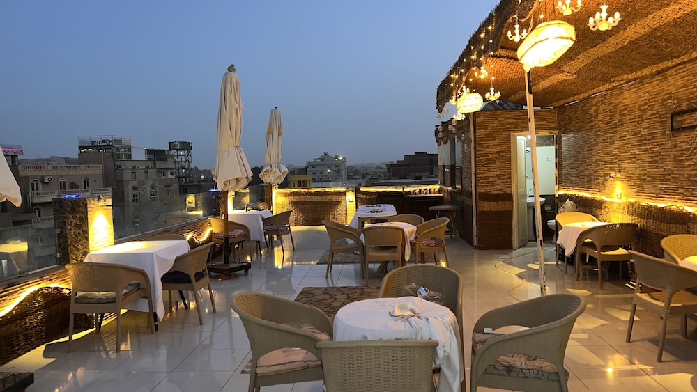 Three Giza Pyramids Inn 56/65
