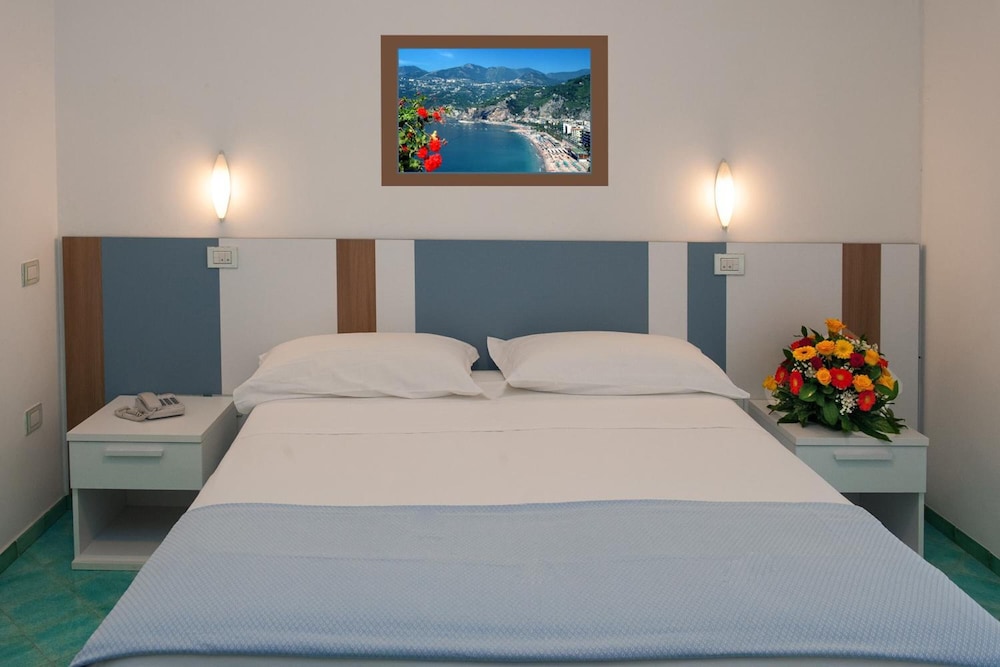 Hotel De Rosa 7/32