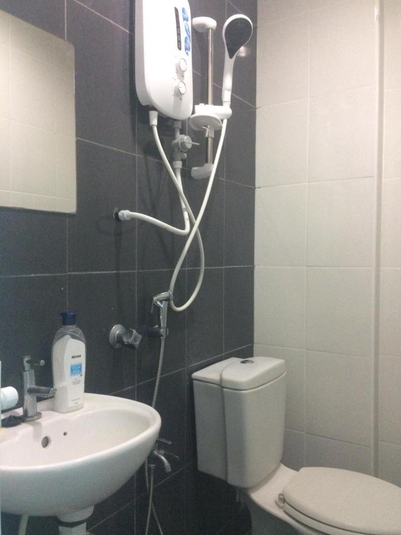 Oyo 89902 Semerah Suites Homestay Pontian 18/18