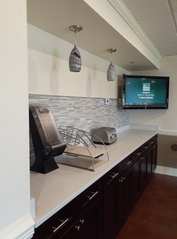 Best Western Plus Madison Inn 35/53
