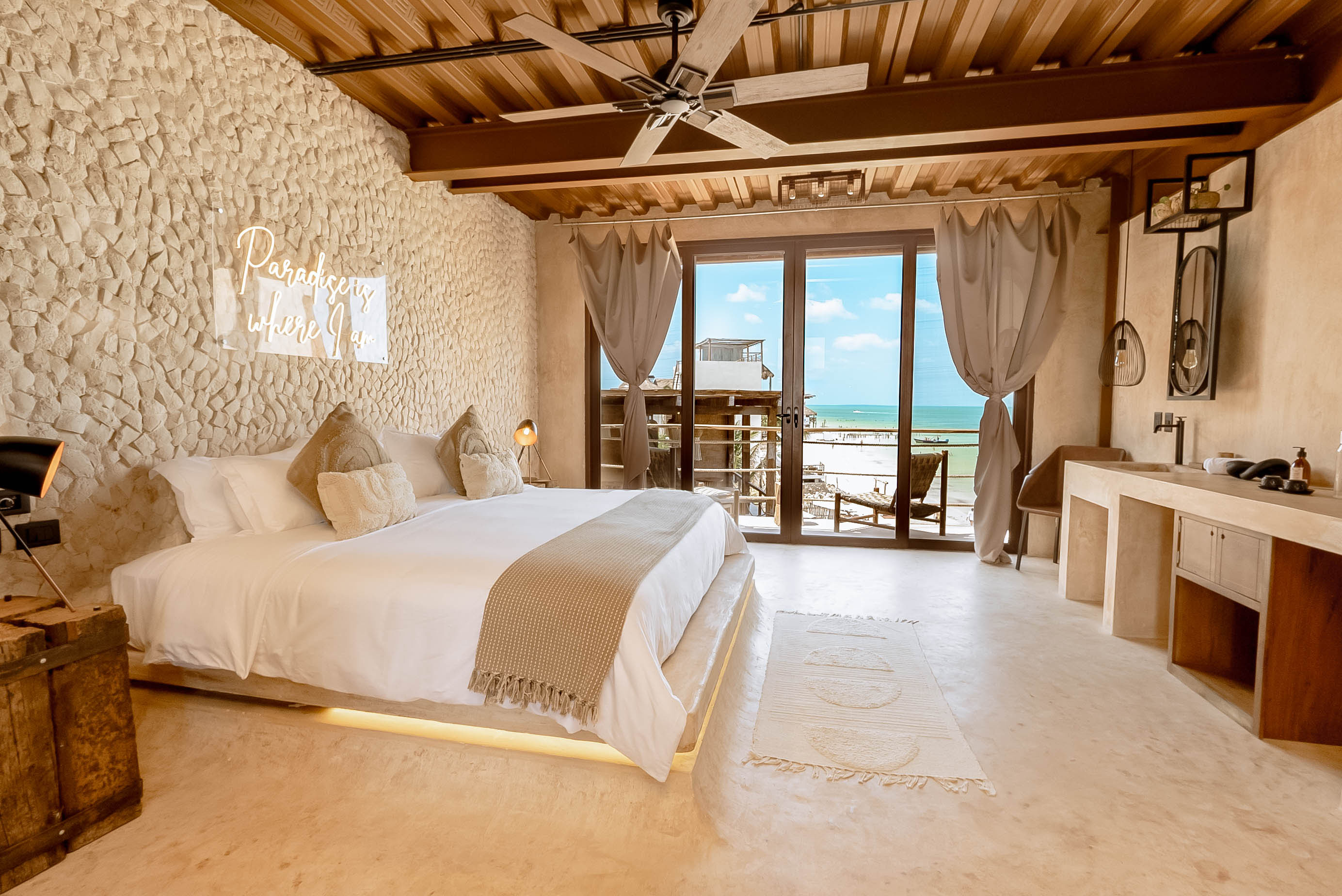 Viento Suite King Bed Ocean View