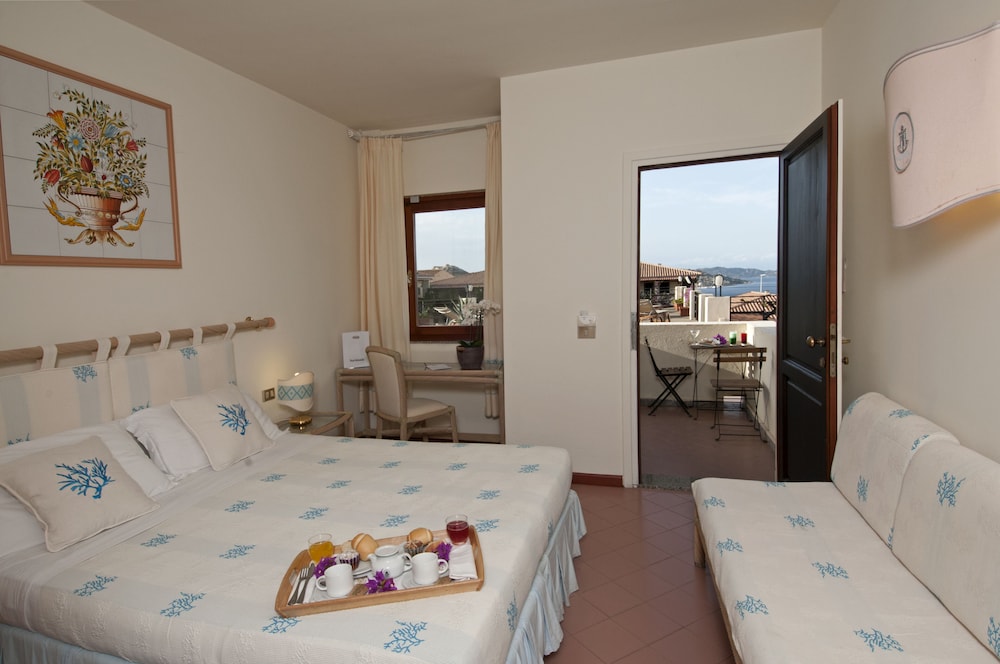 Superior, Double Bed, Hotel Palau 3/5