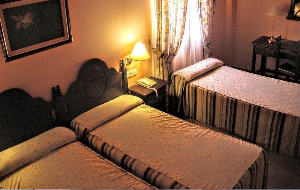 Hotel Asador Albenzaire 25/62