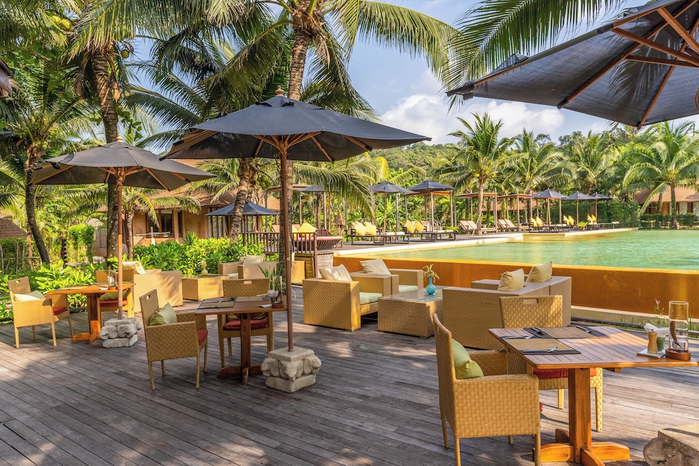 High Season Pool Villa Spa 44/56