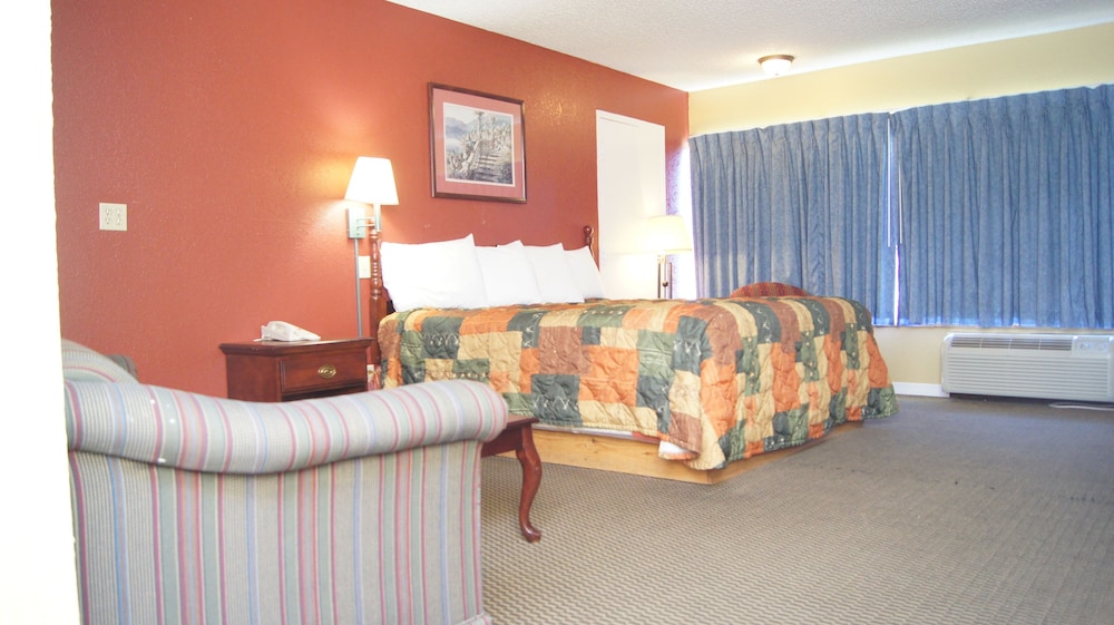 Holiday Lodge And Suites 26/46