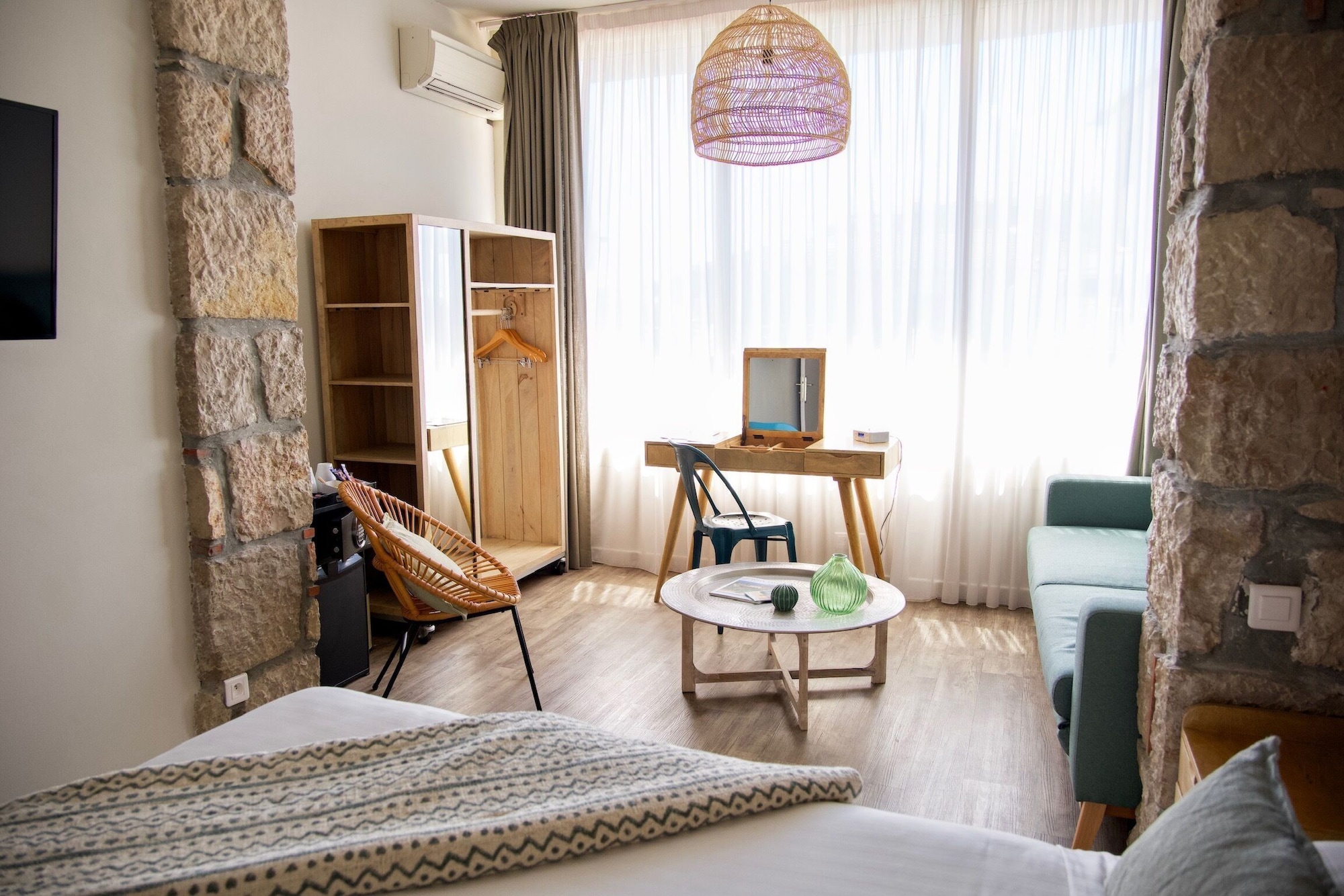 Junior Suite, Queen Bed, Pool View, Sofa, Boutique Hotel and Spa la Villa Cap Ferrat 3/4