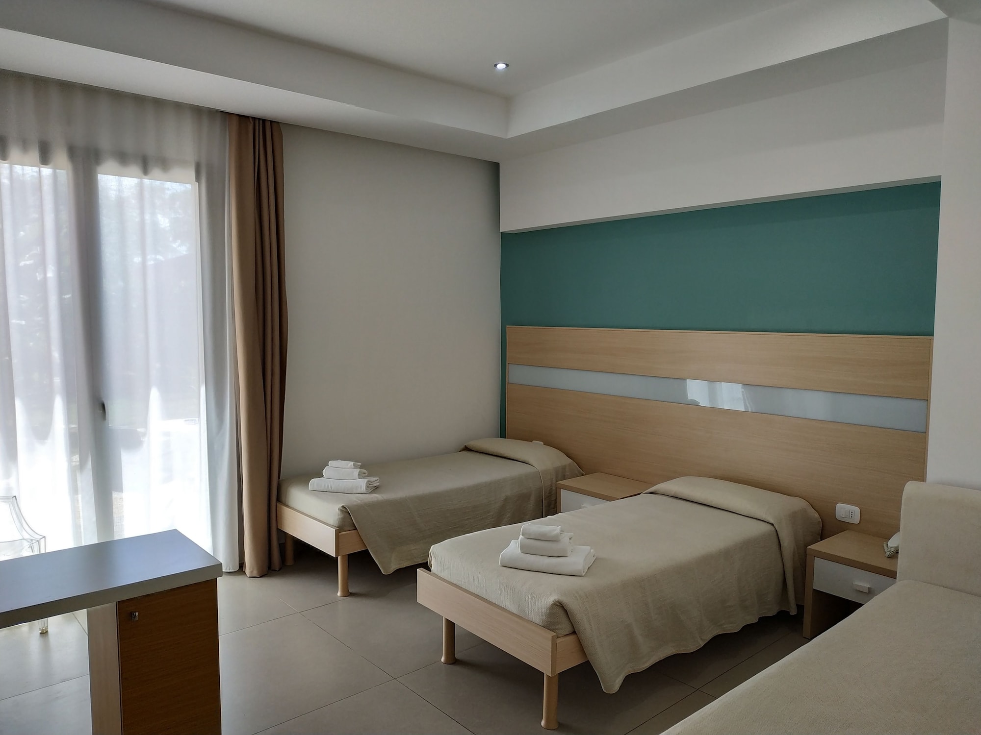 ROOM, SINGLE, SINGLE BED