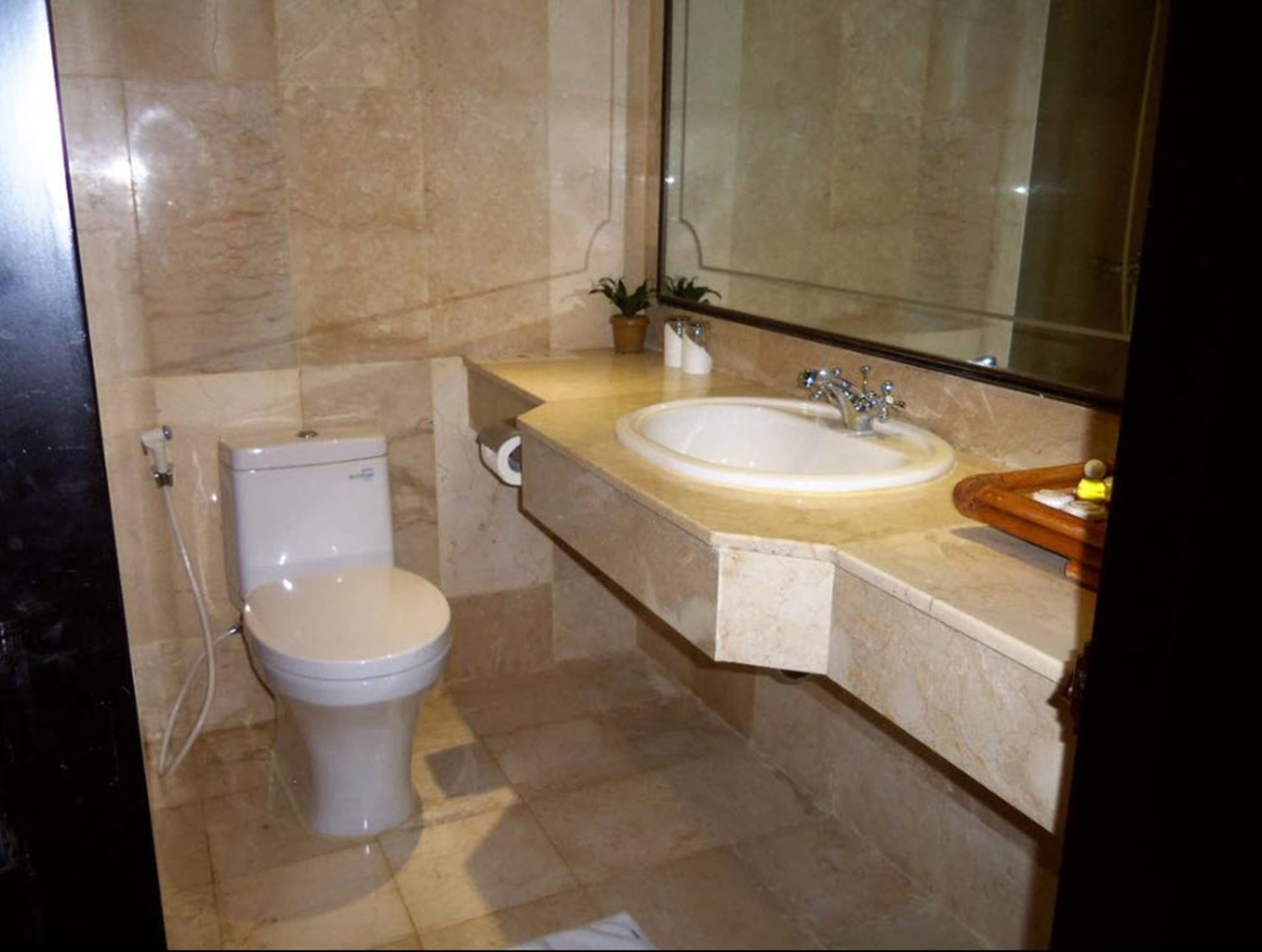 EXECUTIVE, SUITE, KING BED