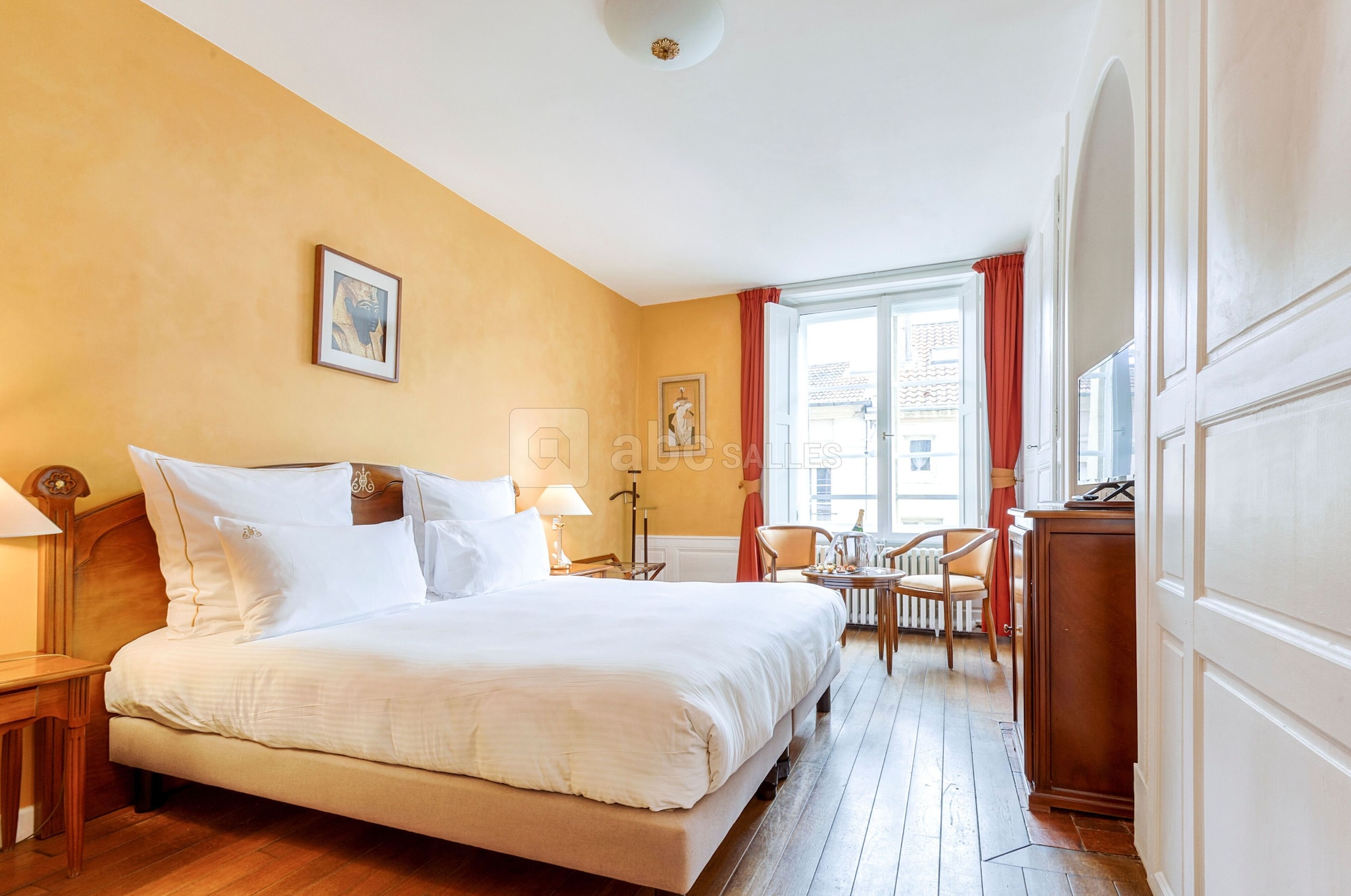1 BEDROOM, STANDARD, DOUBLE OR TWIN BED