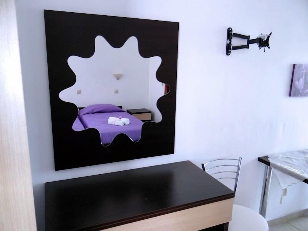 Anelia Boutique Studios And Apartments 3/50