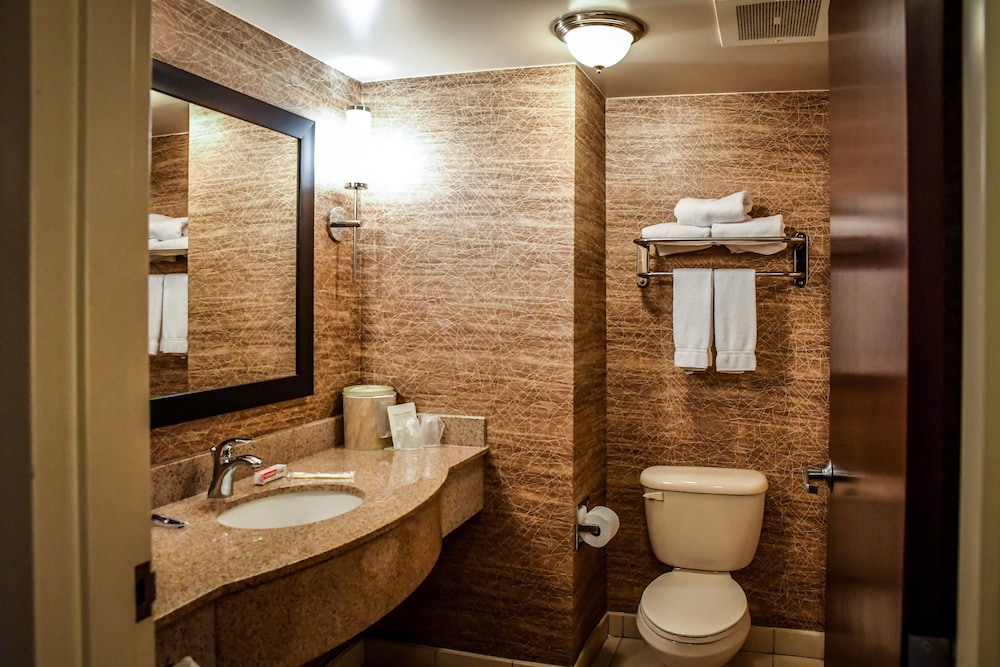 Holiday Inn Express Hotel Suites Concord 24/57