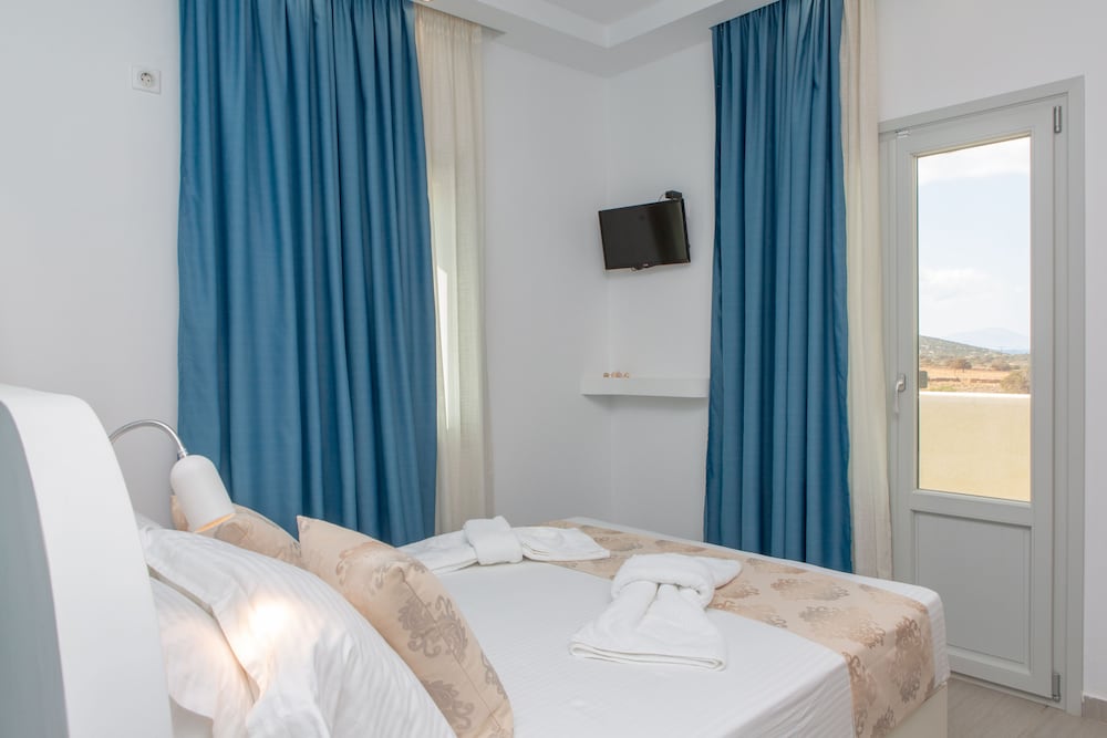 Sun and Moon Villas and Suites 10/72