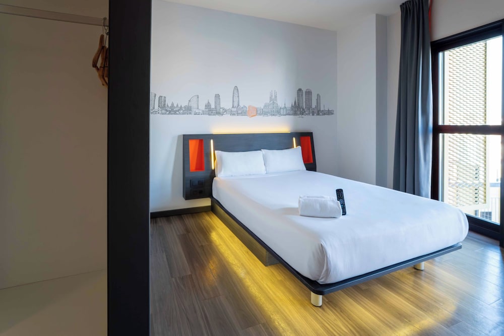 غرفة قياسية بسرير مزدوج لذوي الإعاقة، easyHotel Barcelona Fira 7/10