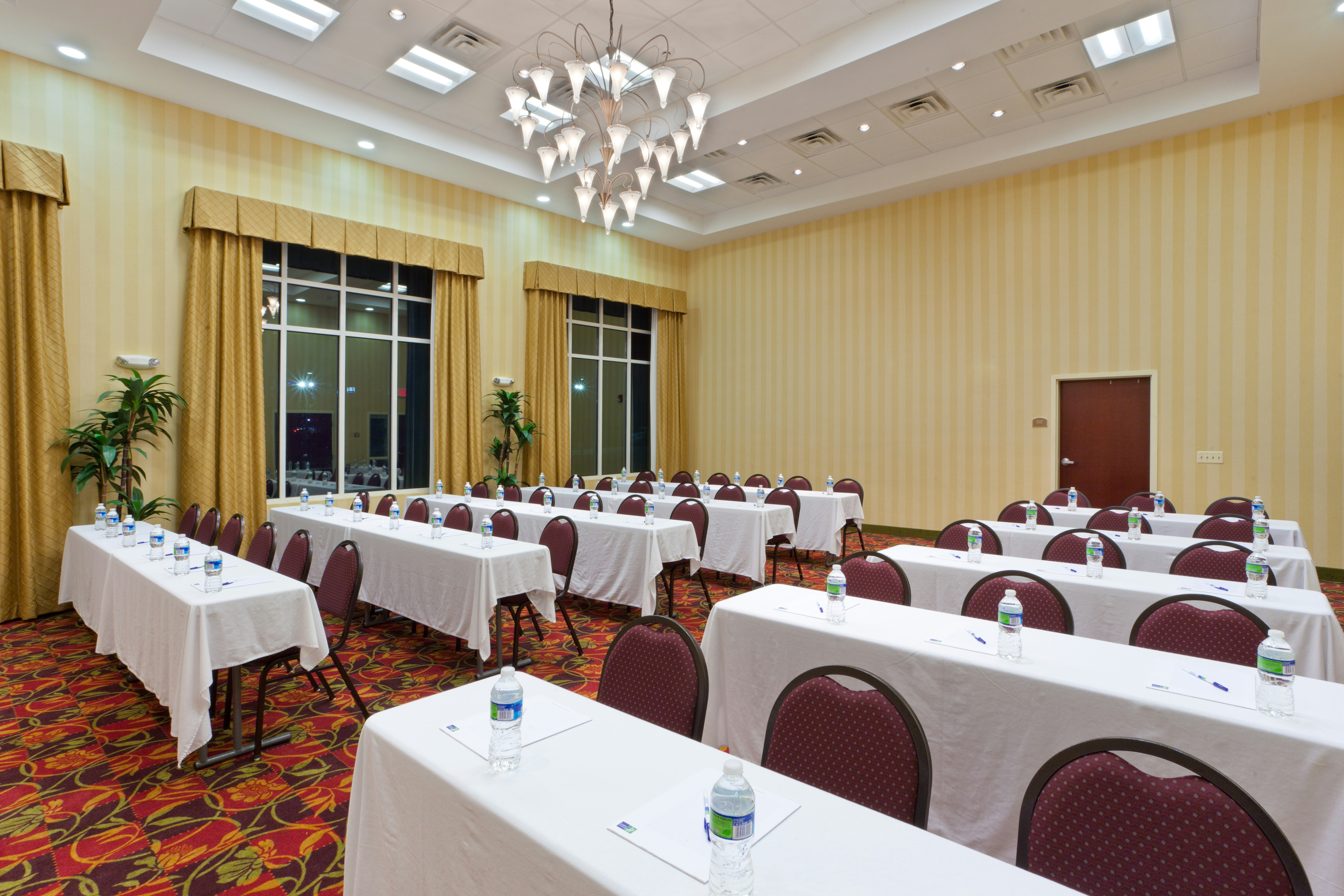 Holiday Inn Express Woodstock-Shenandoah Valley 22/28