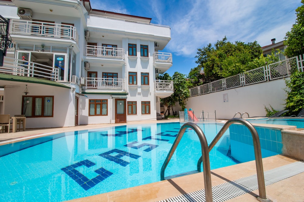 Castello Hotel & Aparts 5/50