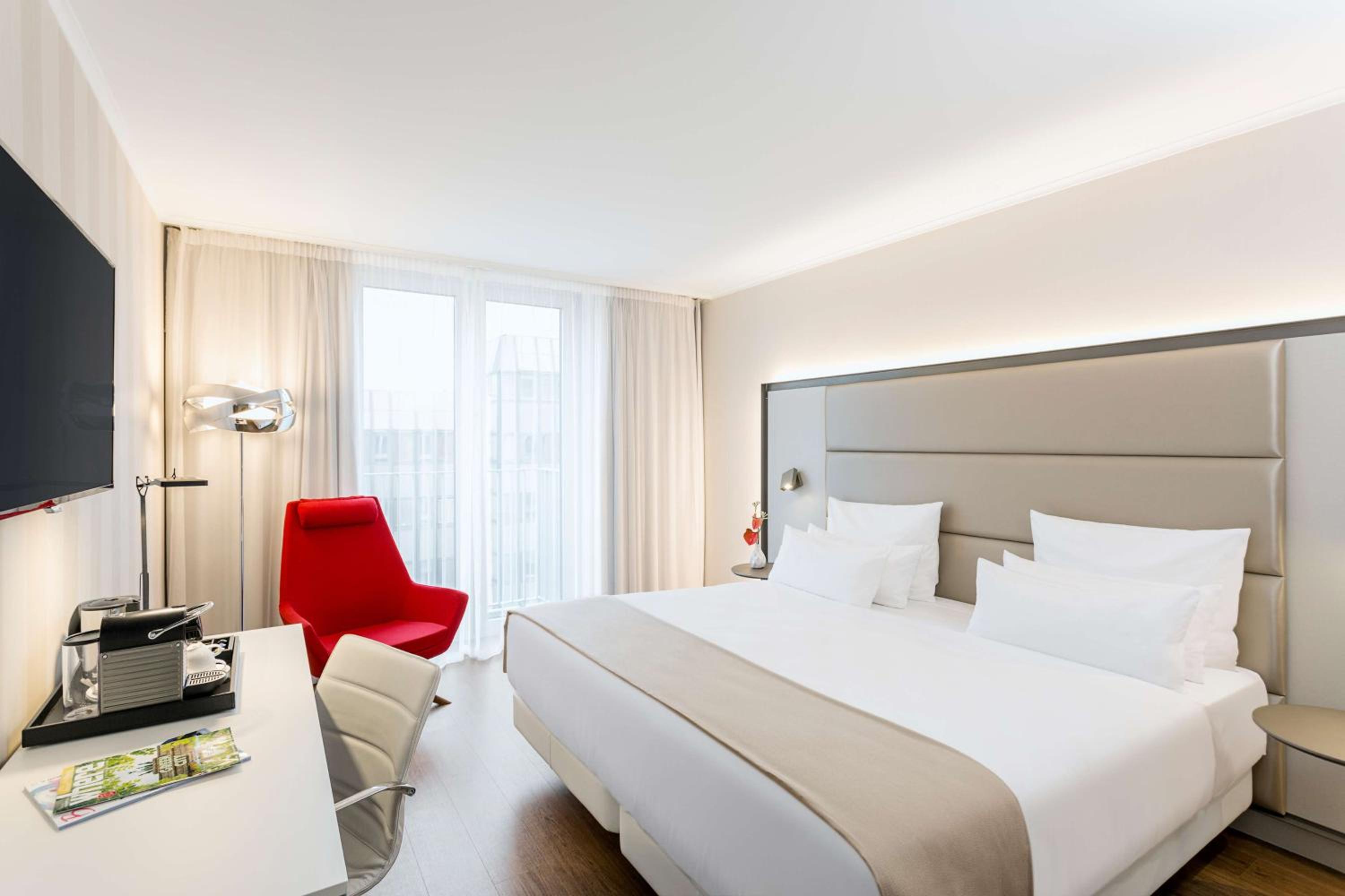 Premium, King Bed, NH Collection Berlin Mitte am Checkpoint Charlie 7/10