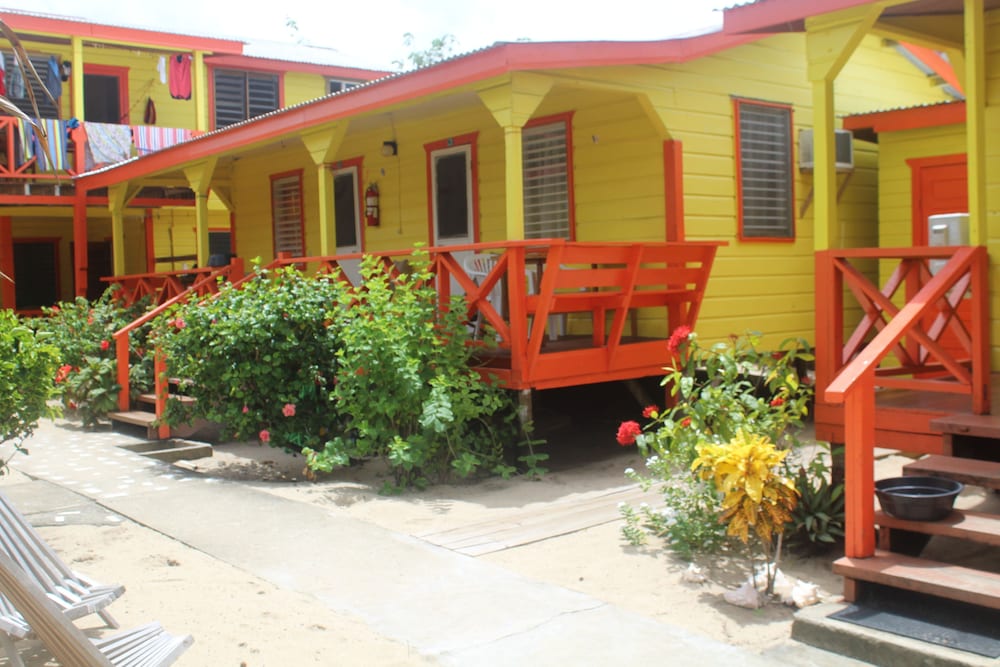 JuliaS Cabanas 4/50