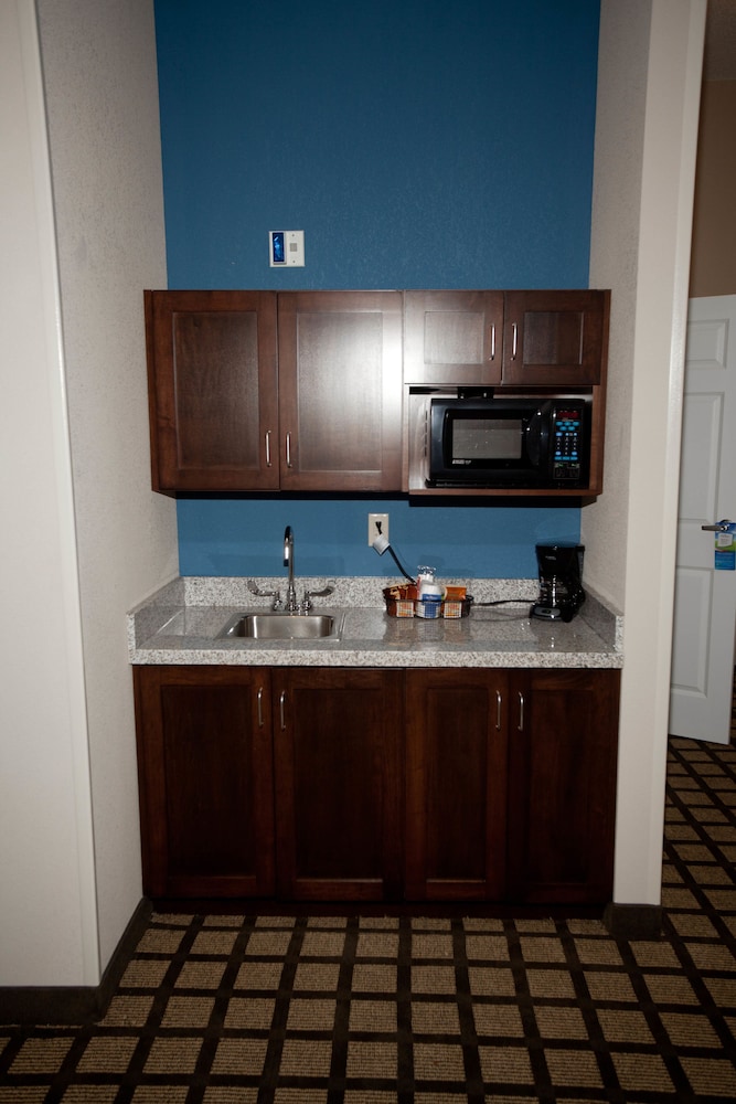 Baymont by Wyndham Erie 33/36