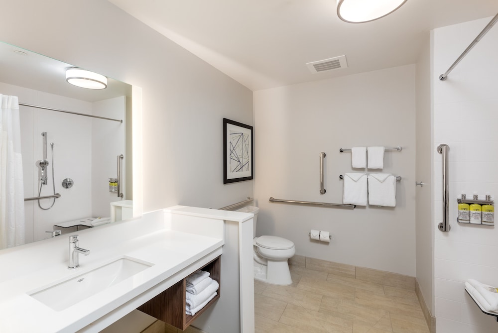 Holiday Inn Express & Suites Moreno Valley - Riverside 20/47