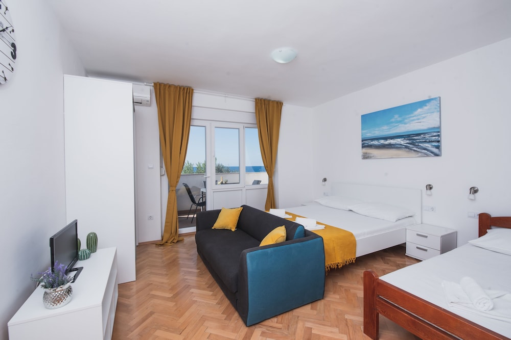 Apartments By The Sea Semy 13/38