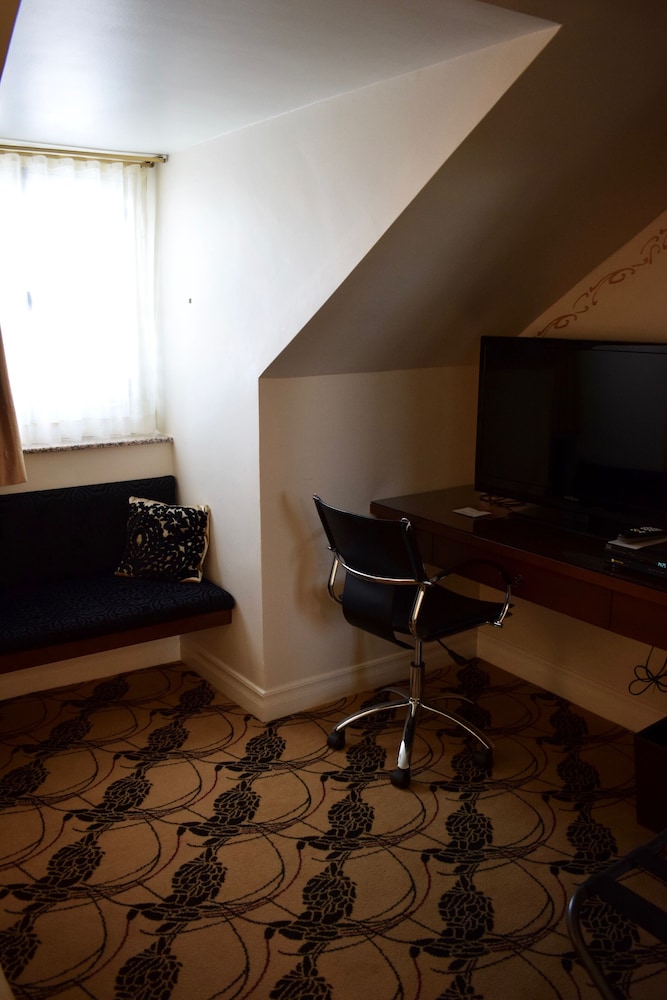 Le Manoir D Auteuil 63/78