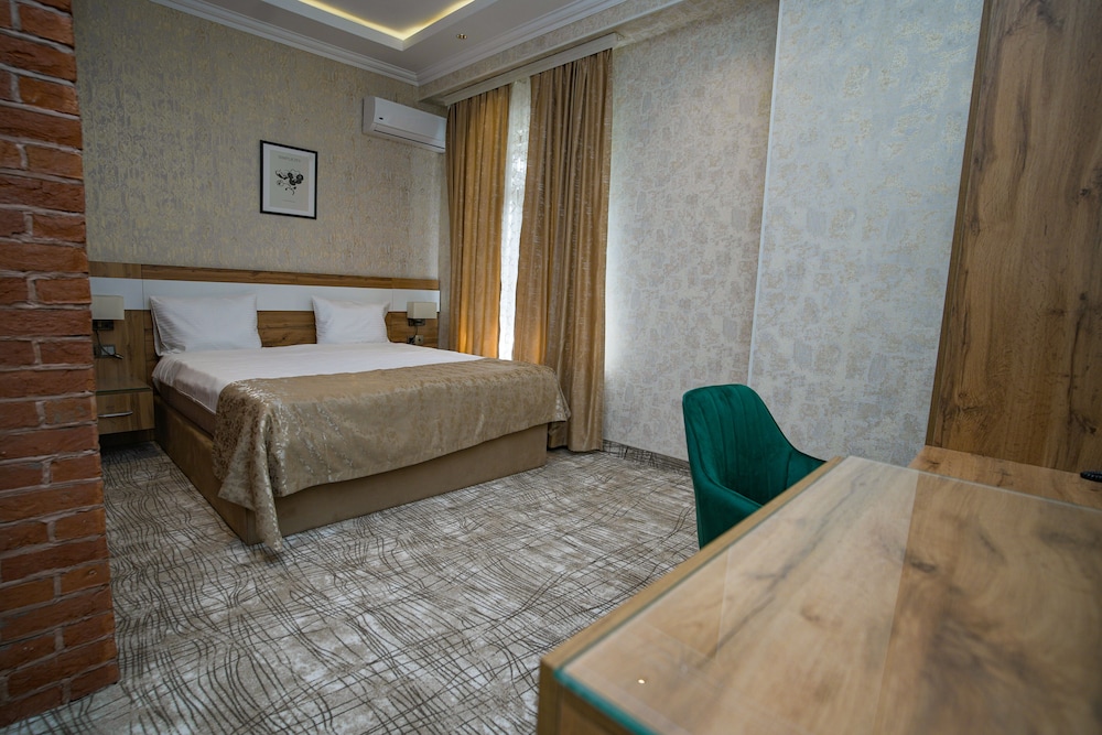 Lakeside Hotel & Spa 12/33