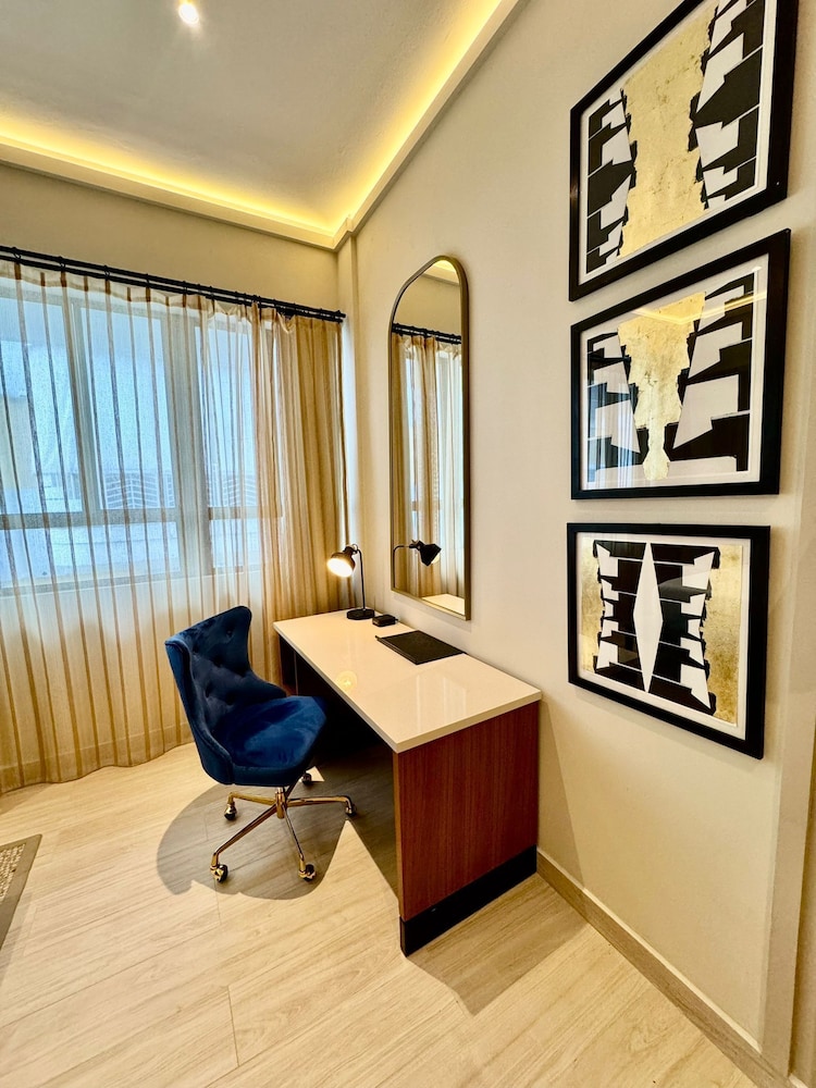 MetroArt Hotel 37/47