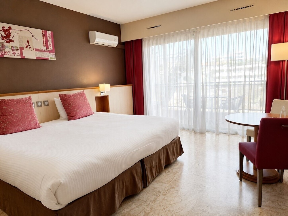 COMFORT, 1 DOUBLE AND 1 SINGLE BED, TERRACE