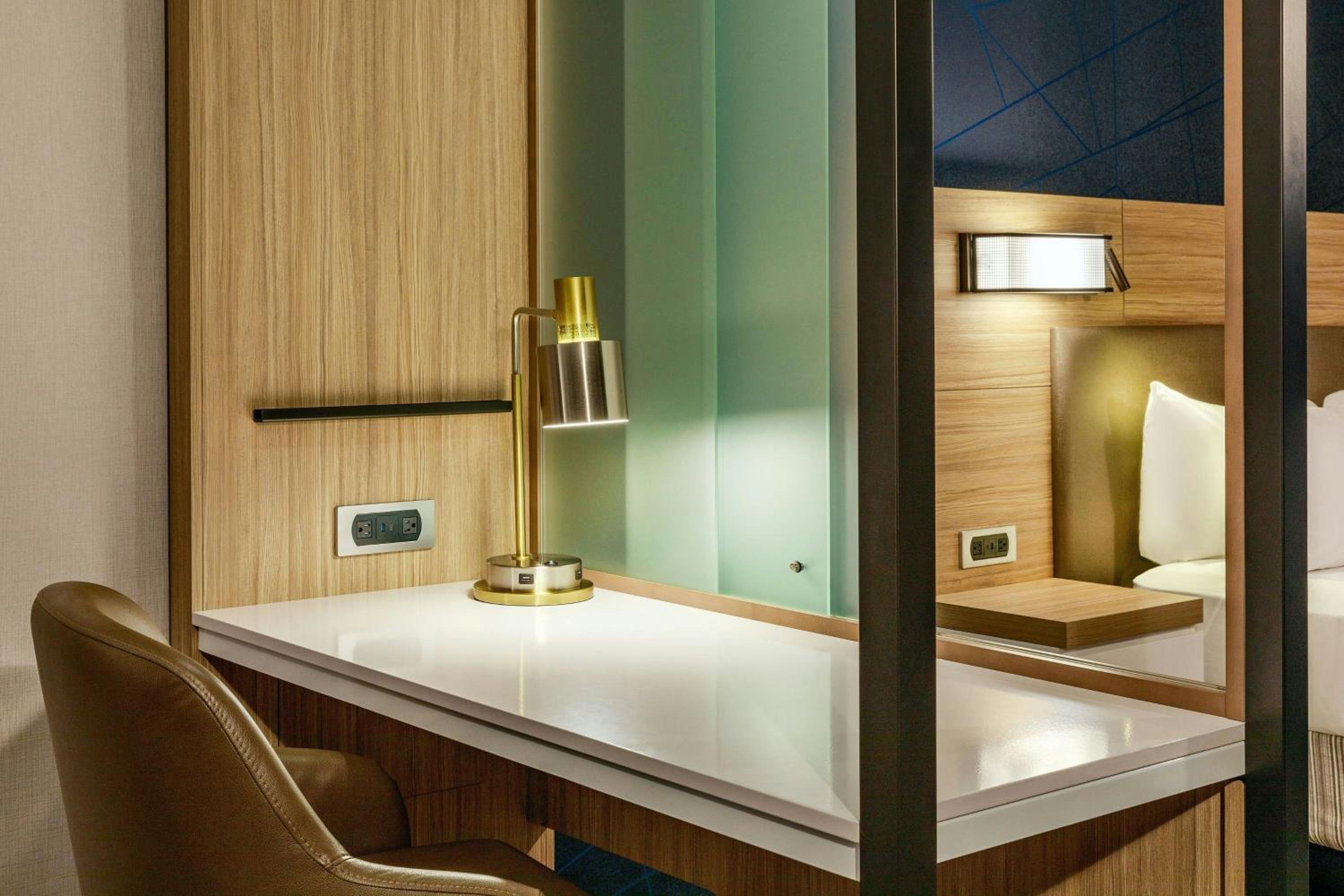 جناح بسريرين مزدوجين مع أريكة لذوي الإعاقة، Springhill Suites Denver North Westminster 9/9