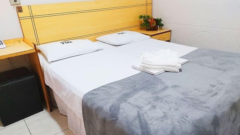 ROOM, DOUBLE BED